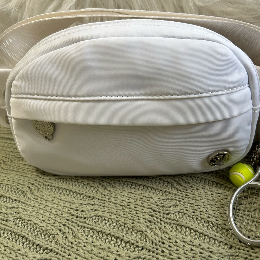 Macy’s Steve Madden White Crossbody Belt Bag with Charm Keychain - Picture 3 of 10